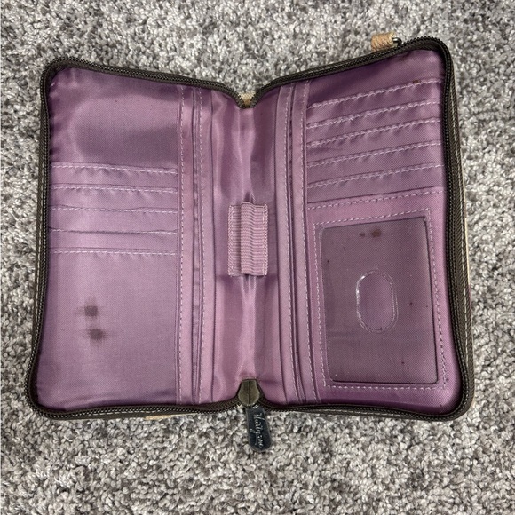 Thirty-One Striped Organizing Wallet - Picture 4 of 4